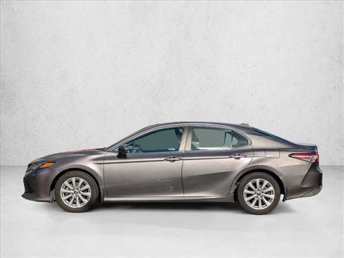 Used 2020 Toyota Camry LE image 9