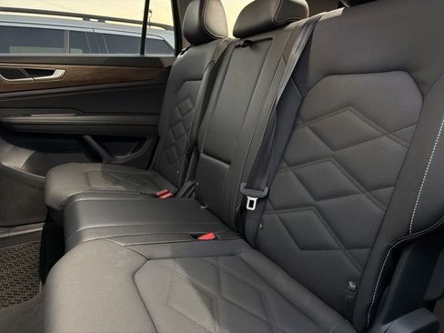 Used 2024 Volkswagen Atlas SE image 7
