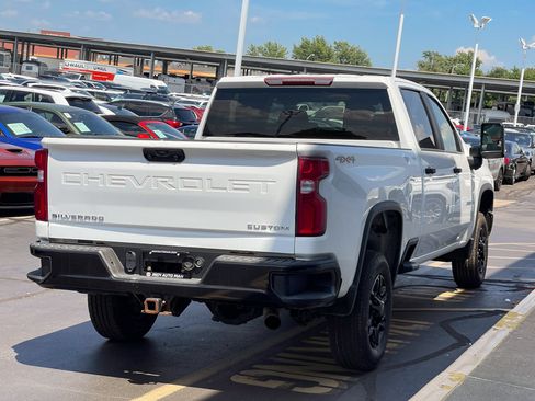Used 2021 Chevrolet Silverado 2500 Custom w/ Custom Value Package AWD/4WD image 3