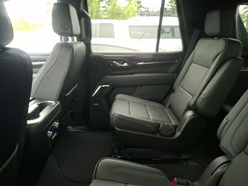 Used 2024 GMC Yukon Denali AWD/4WD image 11