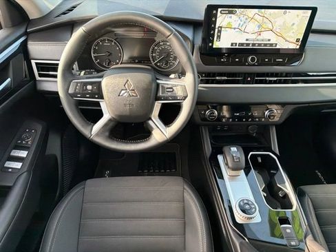 Used 2026 Mitsubishi Outlander SE FWD image 17
