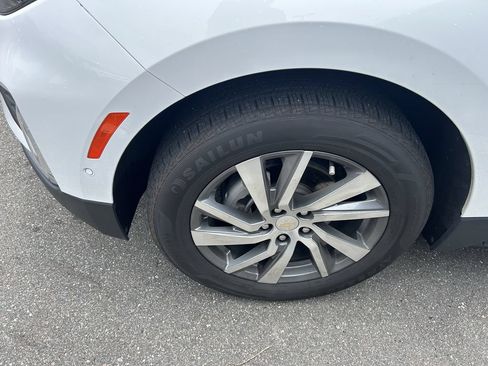 Used 2022 Chevrolet Equinox Premier FWD image 9