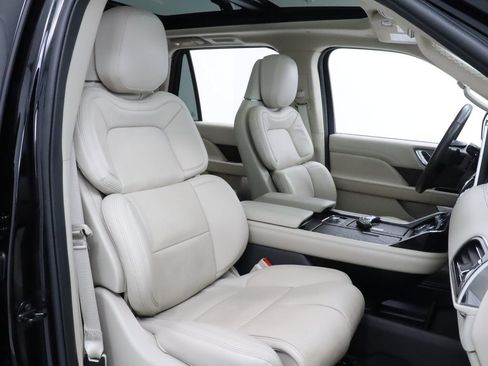 Used 2020 Lincoln Navigator L Reserve w/ Luxury Package AWD/4WD image 32