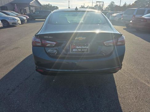 Used 2021 Chevrolet Malibu LT image 3
