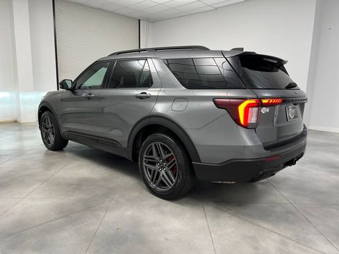 Used 2025 Ford Explorer ST-Line w/ ST-Line Street Pack AWD/4WD image 5