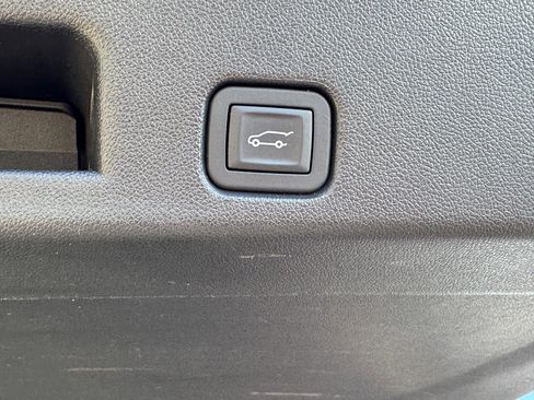 Used 2024 GMC Acadia Elevation w/ Luxury Package image 5