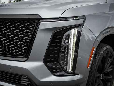 Used 2025 Cadillac Escalade Sport Platinum w/ LPO, ONYX Package image 6