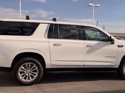 Used 2024 GMC Yukon XL SLT w/ SLT Luxury Package AWD/4WD image 2