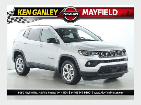 Used 2024 Jeep Compass Latitude AWD/4WD image 1