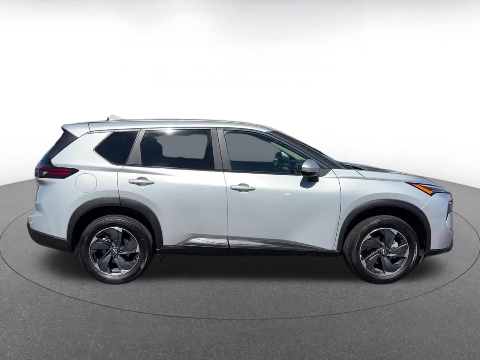 Used 2025 Nissan Rogue SV FWD image 15