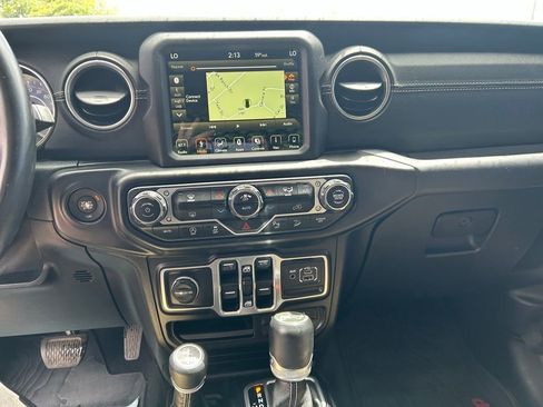 Used 2018 Jeep Wrangler Unlimited Sahara AWD/4WD image 18