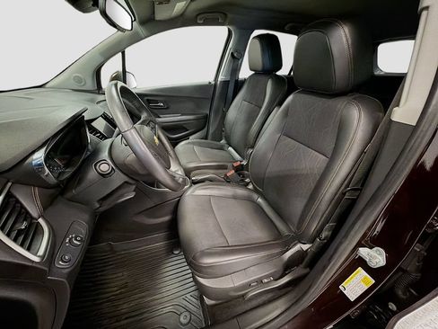 Used 2021 Chevrolet Trax LT w/ Driver Confidence Package FWD image 20