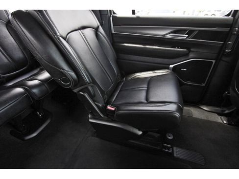 Used 2024 Jeep Wagoneer Series II AWD/4WD image 15
