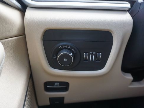 Used 2022 Jeep Grand Cherokee Limited AWD/4WD image 5