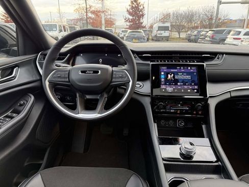 New 2025 Jeep Grand Cherokee Altitude AWD/4WD image 19