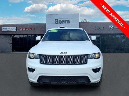 Used 2021 Jeep Grand Cherokee Laredo X image 2