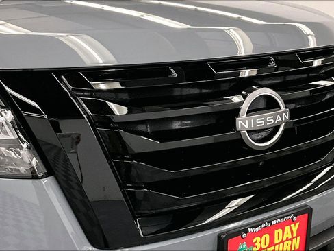 New 2025 Nissan Pathfinder Platinum w/ Lighting Package (N93) AWD/4WD image 15