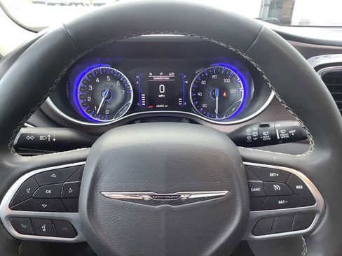 Used 2023 Chrysler Voyager LX FWD image 16