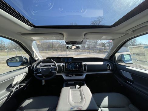 New 2025 Ford Expedition Active image 34