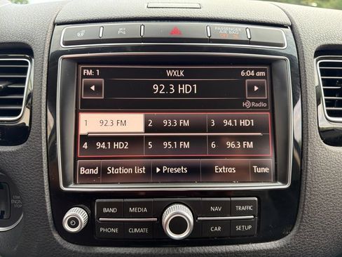 Used 2016 Volkswagen Touareg Sport AWD/4WD image 37