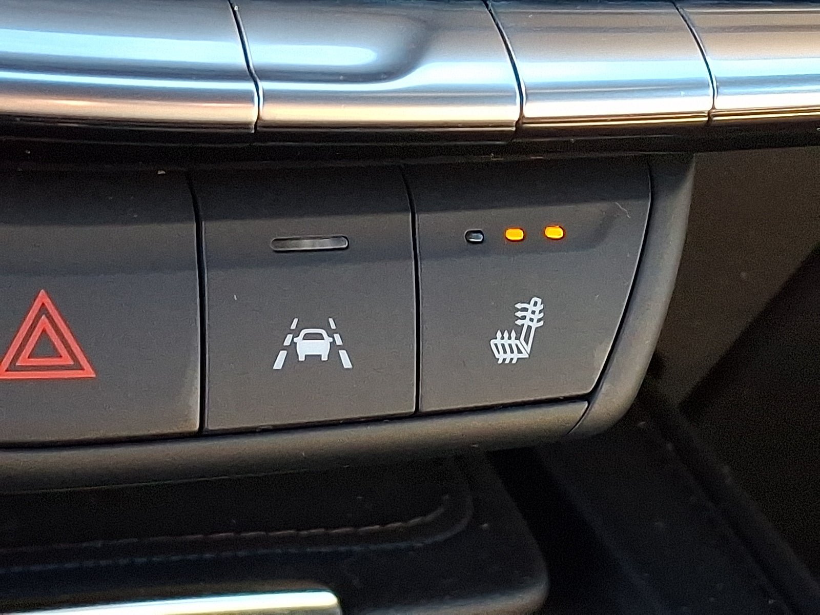 Used 2024 Cadillac XT4 Luxury w/ Cold Weather Package FWD image 29