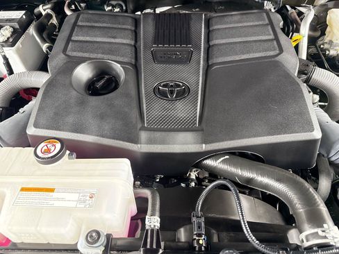 Used 2025 Toyota Tundra Platinum w/ TRD Off-Road Package AWD/4WD image 46