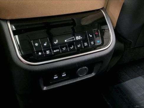 Used 2025 INFINITI QX80 Sensory AWD/4WD image 34