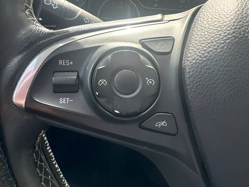 Used 2018 Buick Regal Preferred w/ Sights and Sounds Package AWD/4WD image 18