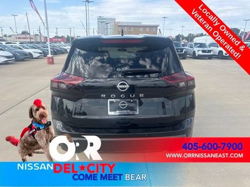 Used 2025 Nissan Rogue SV FWD image 4
