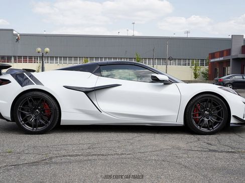 Used 2024 Chevrolet Corvette Z06 w/ Z07 Performance Package RWD image 22