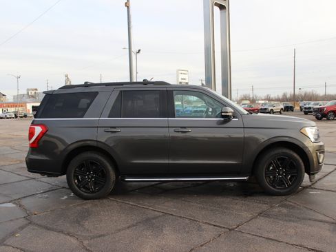 Used 2020 Ford Expedition XLT w/ Equipment Group 202A image 4