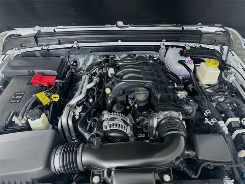 New 2025 Jeep Gladiator Sport image 17