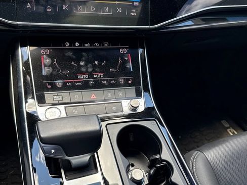 Used 2019 Audi Q8 Premium Plus w/ Premium Plus AWD/4WD image 12