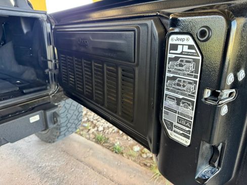 Used 2020 Jeep Wrangler Unlimited Sahara AWD/4WD image 21