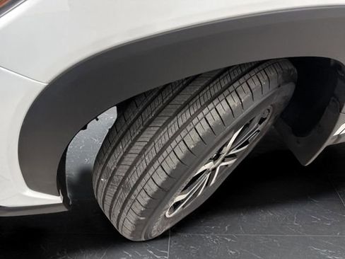 Used 2024 Toyota Corolla Cross SE image 32