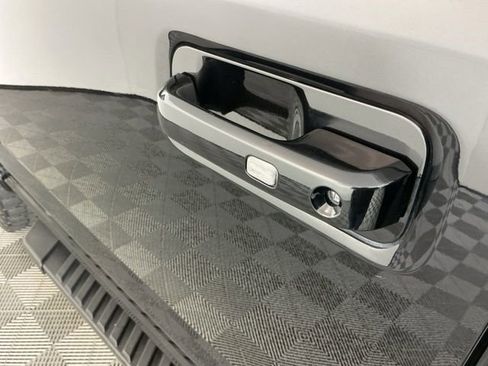 Used 2020 Ford F150 Lariat w/ Equipment Group 502A Luxury image 12