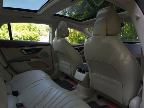 Used 2022 Mercedes-Benz EQS 450+ Sedan image 17