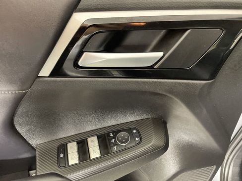 Used 2024 Mitsubishi Outlander SE image 16