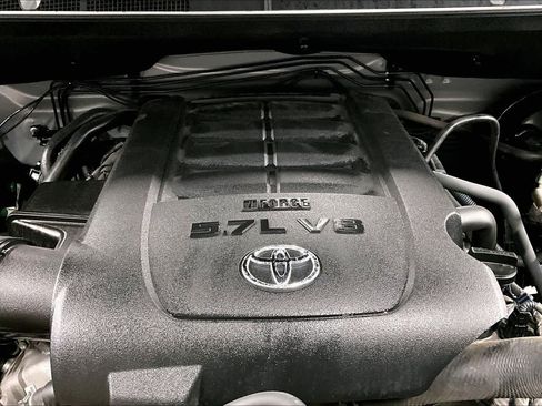 Used 2018 Toyota Tundra SR5 w/ TRD Off Road Package AWD/4WD image 31
