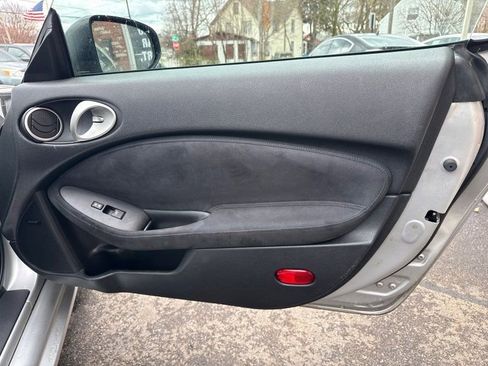 Used 2009 Nissan 370Z Touring w/ Sport Pkg image 13