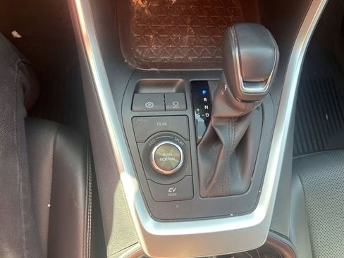Used 2024 Toyota RAV4 Limited w/ Weather Package AWD/4WD image 28