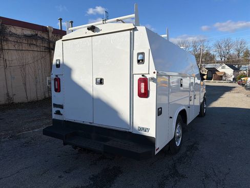 Used 2021 Ford E-350 and Econoline 350 Super Duty w/ Power Windows & Locks Group image 23