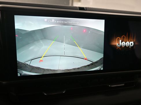 Used 2025 Jeep Wrangler Unlimited Rubicon w/ Convenience Group image 13