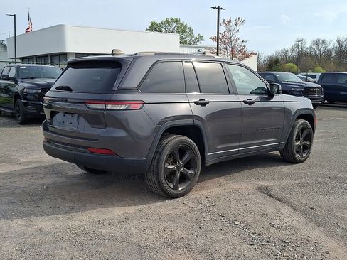 Used 2023 Jeep Grand Cherokee Altitude AWD/4WD image 9