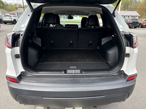 Used 2022 Jeep Cherokee Latitude Lux w/ Mopar Interior Package AWD/4WD image 15