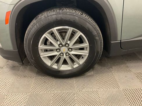 Used 2023 Chevrolet Traverse LT w/ Rear Camera Mirror Package image 14