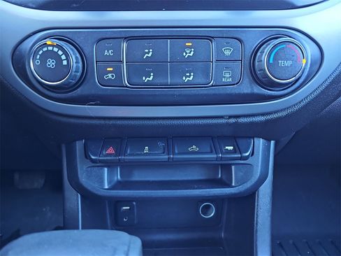 Used 2015 Chevrolet Colorado LT w/ LT Convenience Package image 20