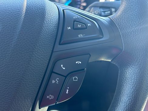 Used 2019 Ford Edge SE image 14