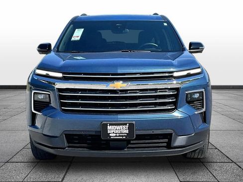 Used 2024 Chevrolet Traverse LT w/ Enhanced Driving Package FWD image 3