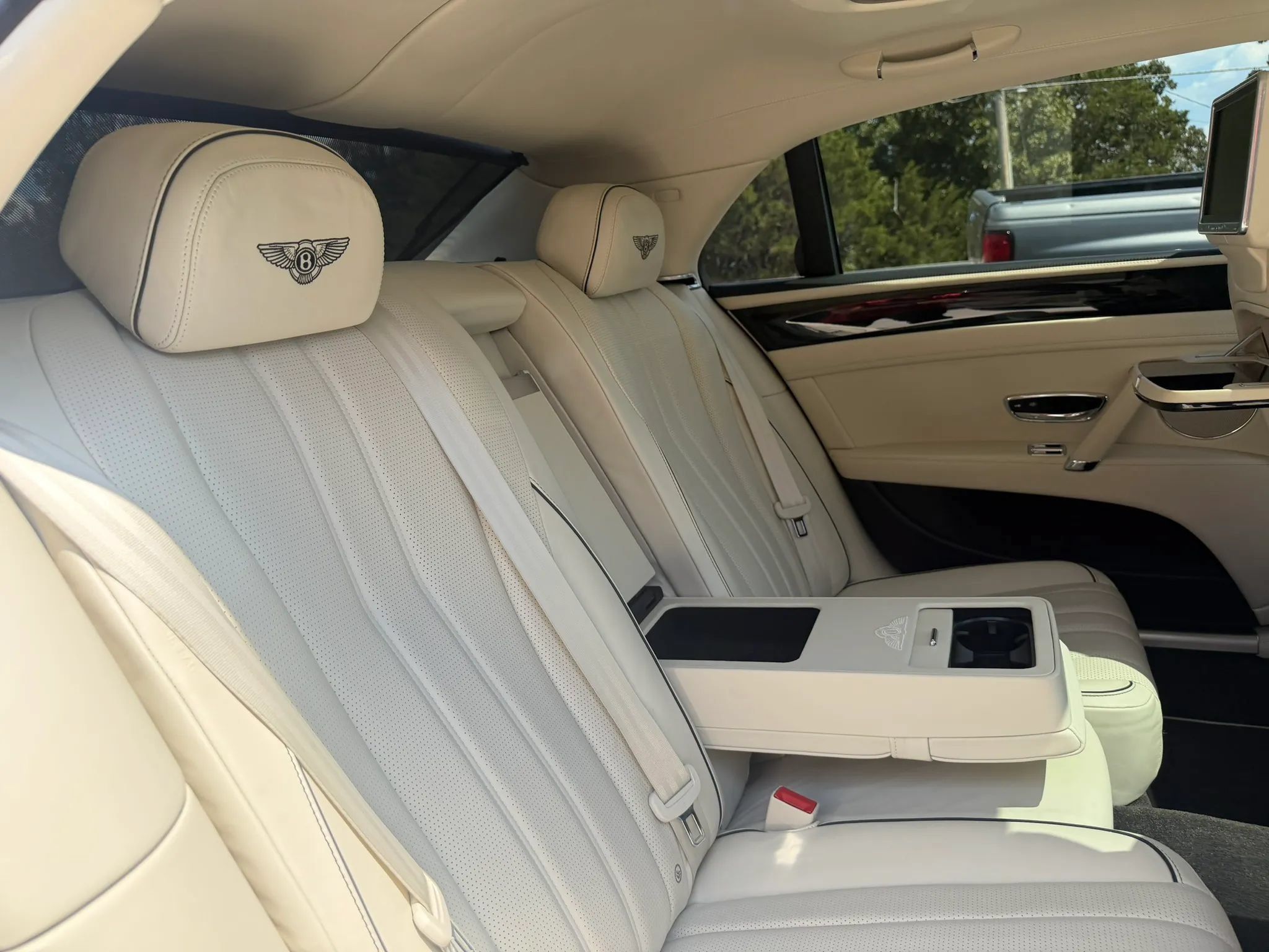 Used 2015 Bentley Flying Spur V8 AWD/4WD image 48